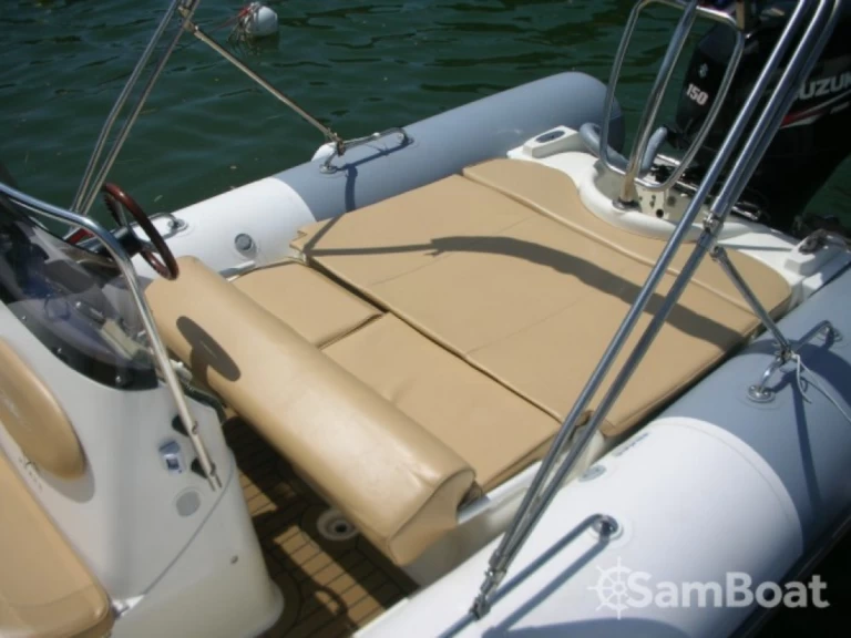 YachtCharter in La Grande-Motte - Zodiac Medline 650 auf SamBoat