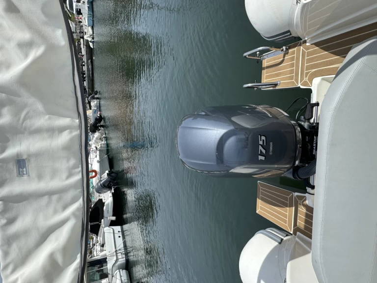 Ein Capelli Tempest 650 mieten in La Madrague