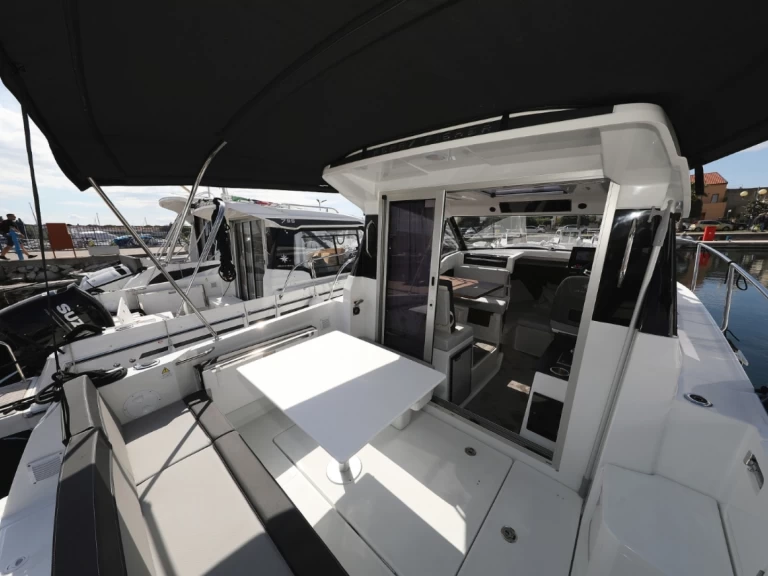Motorboot mit oder ohne Skipper Jeanneau mieten in Biograd na Moru