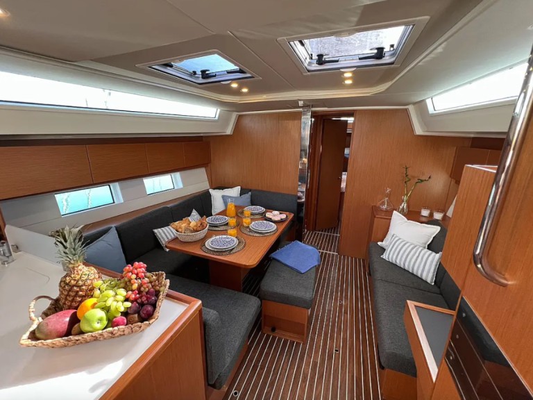 Ein Bavaria Bavaria C45 mieten in Álimos