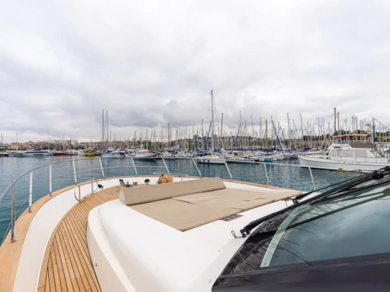 Ein Guy Couach Guy Couach 2300 mieten in Antibes