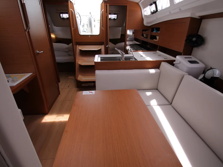 Ein Jeanneau Sun Odyssey 380 mieten in Biograd na Moru