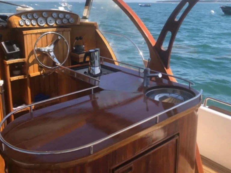 Beacher V12 mieten Arcachon