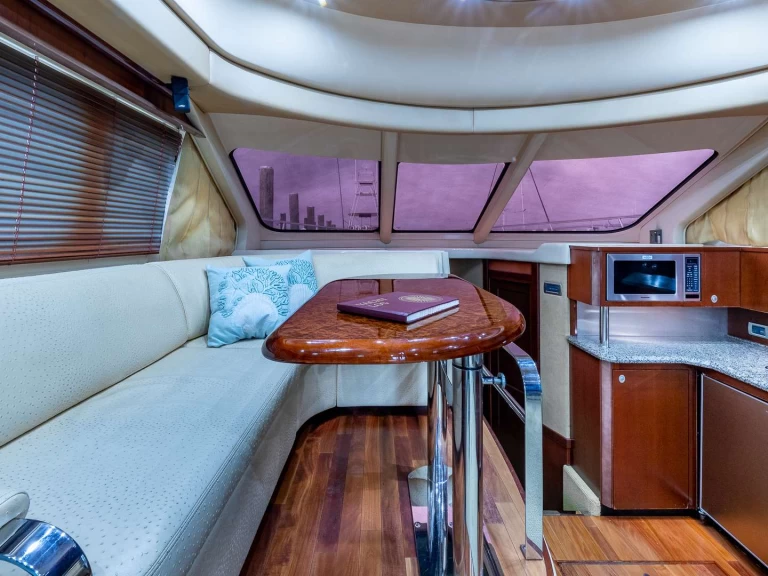 Ein Sea Ray Fun Club mieten in Nassau