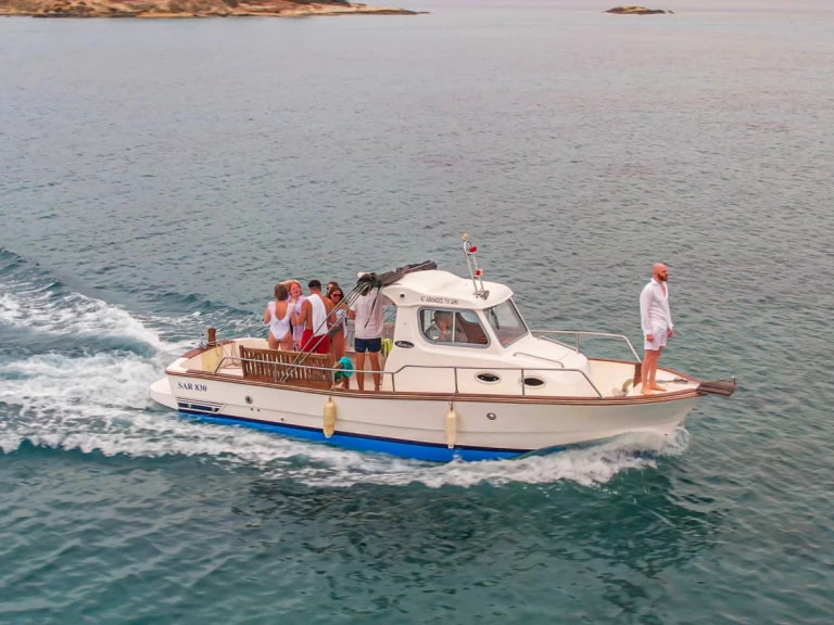 Motorboot mieten in Marathi zum besten Preis