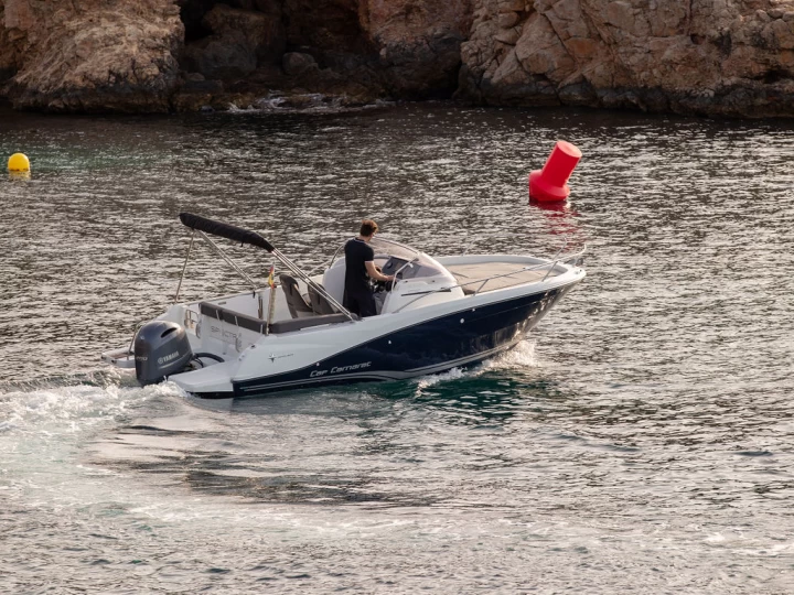 YachtCharter in Palma de Mallorca - Jeanneau Cap Camarat 6.5 WA Serie 3 auf SamBoat