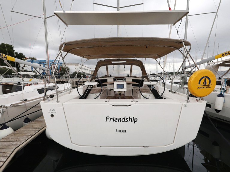 Ein Dufour Dufour 430 Grand Large mieten in Šibenik