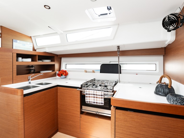 Ein Jeanneau Sun Odyssey 490 mieten in Níkiti