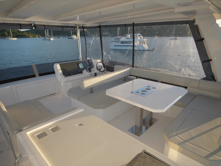 Bootsverleih Leopard Leopard 40 Powercat Road Town Samboat