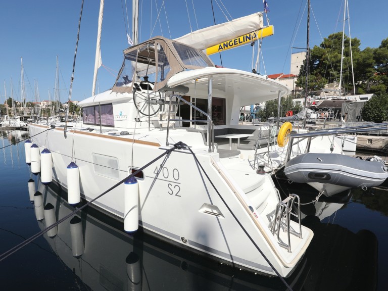 YachtCharter in Šibenik - Lagoon Lagoon 400 S2 auf SamBoat