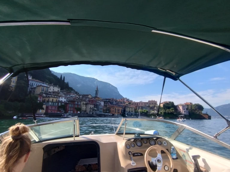 Motorboot mit oder ohne Skipper Sea Ray mieten in Lecco