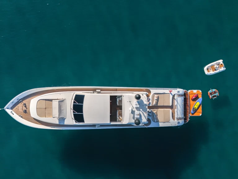 Ein Leopard Léopard 27 mieten in Saint-Raphaël