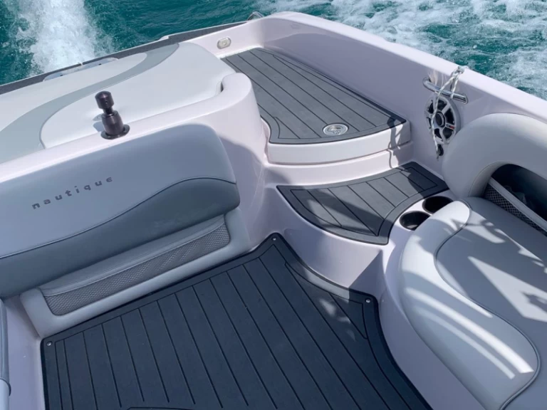 Motorboot mit oder ohne Skipper Nautique Correct Craft mieten in Sciez