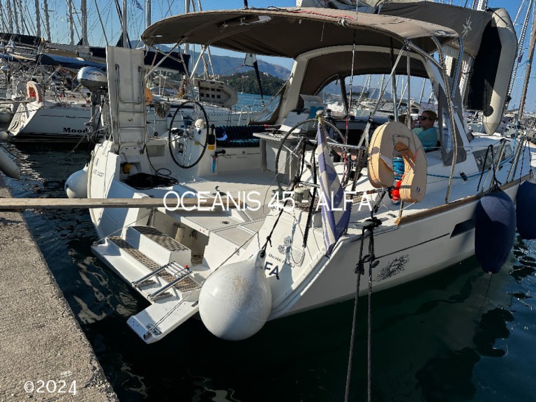 Ein Bénéteau Oceanis 45 mieten in Gouviá