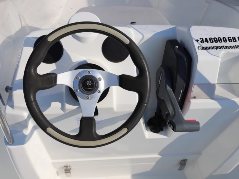 Motorboot mit oder ohne Skipper Jeanneau mieten in l'Escala