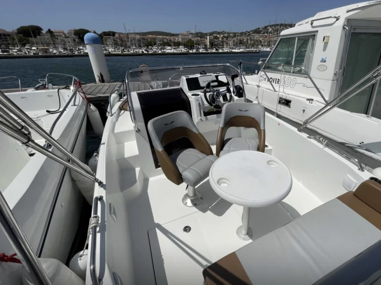 Motorboot mit oder ohne Skipper Bénéteau mieten in Antibes