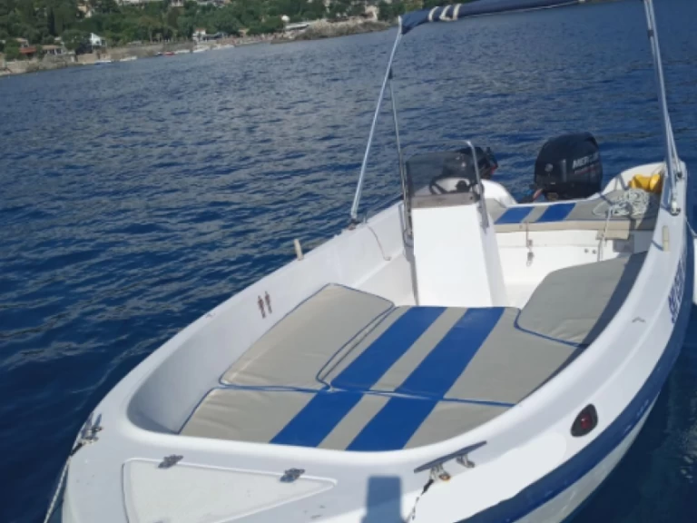 Ein Poseidon 5.10  mieten in Palaiokastrítsa