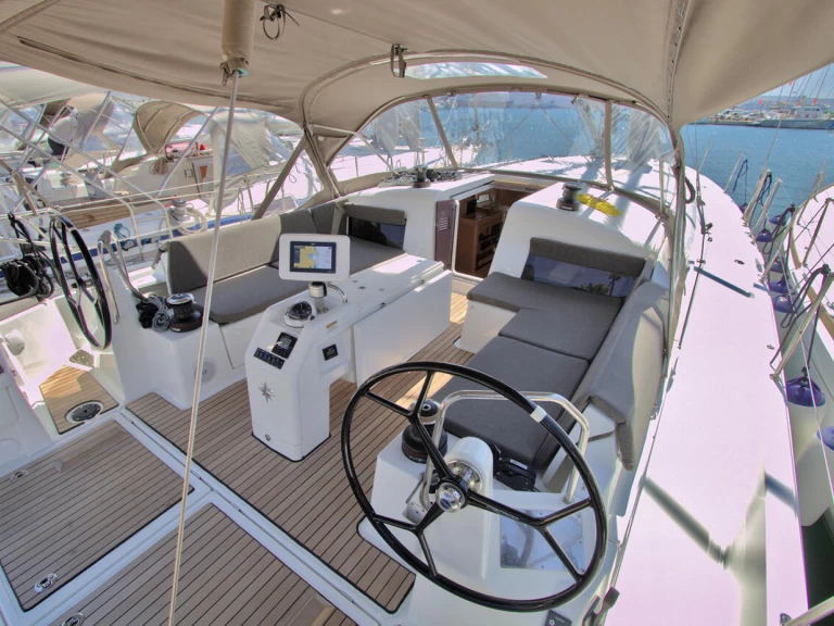 YachtCharter in Lavrion - Jeanneau Sun Odyssey 490 auf SamBoat