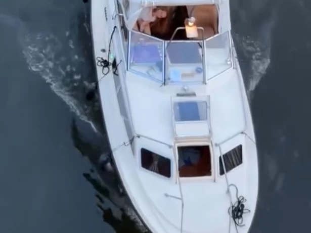 Motorboot mit oder ohne Skipper Joda mieten in Prague