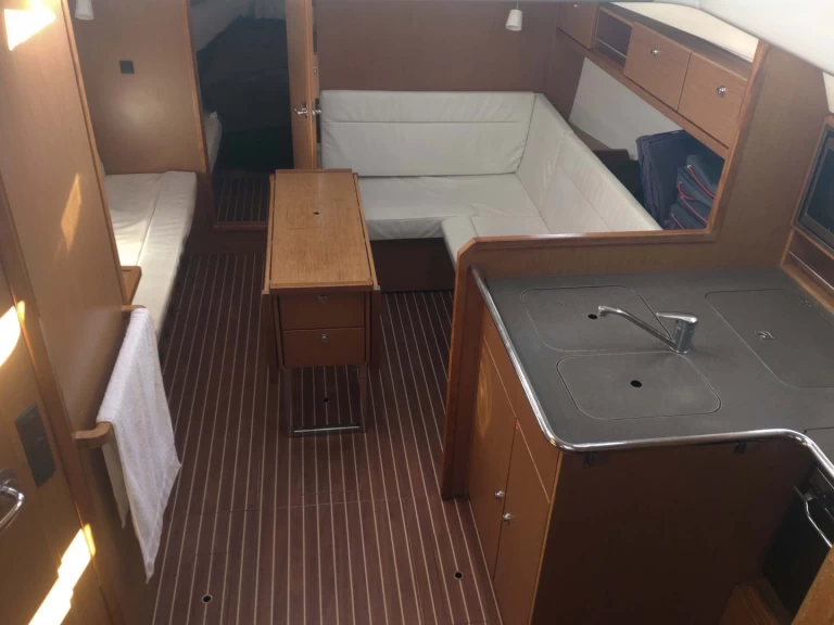YachtCharter in Álimos - Bavaria Cruiser 36 auf SamBoat