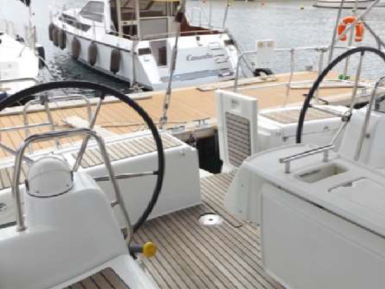 Ein Bénéteau Oceanis 50 mieten in Kalkara
