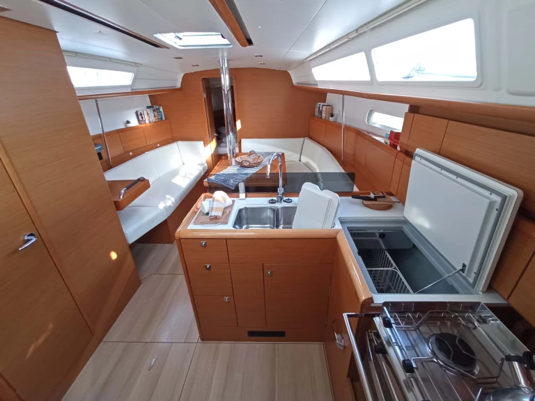 Ein Jeanneau Sun Odyssey 379 mieten in Lefkáda