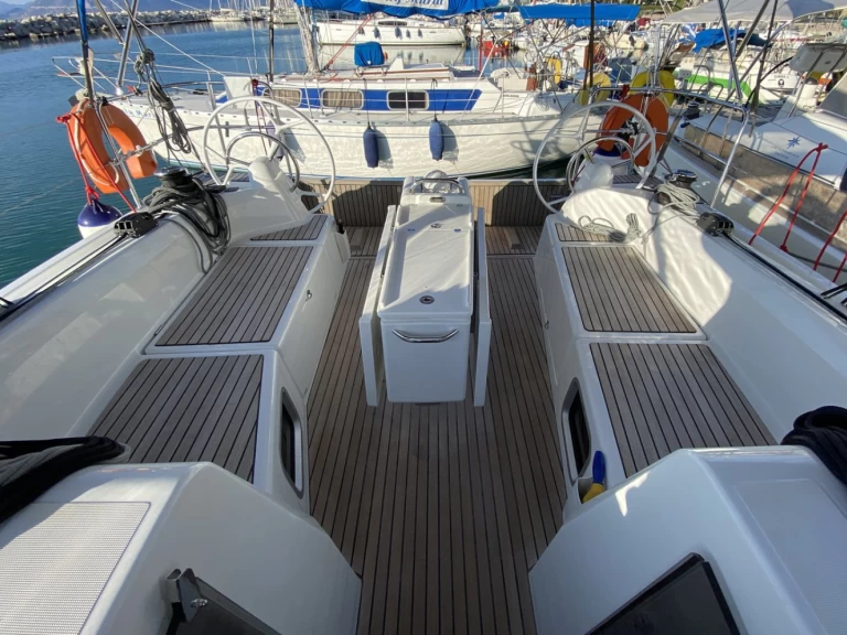 Ein Jeanneau Sun Odyssey 410 mieten in Lefkáda