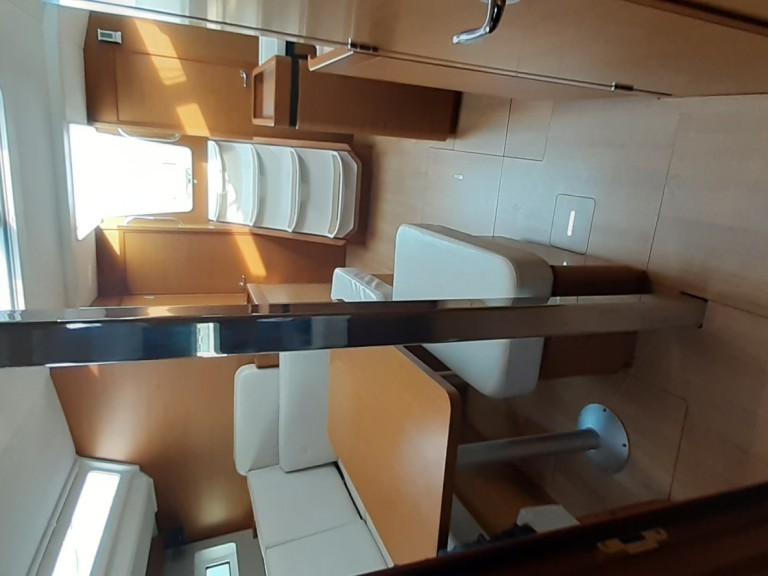 Ein Jeanneau Sun Odyssey 440 mieten in Portisco