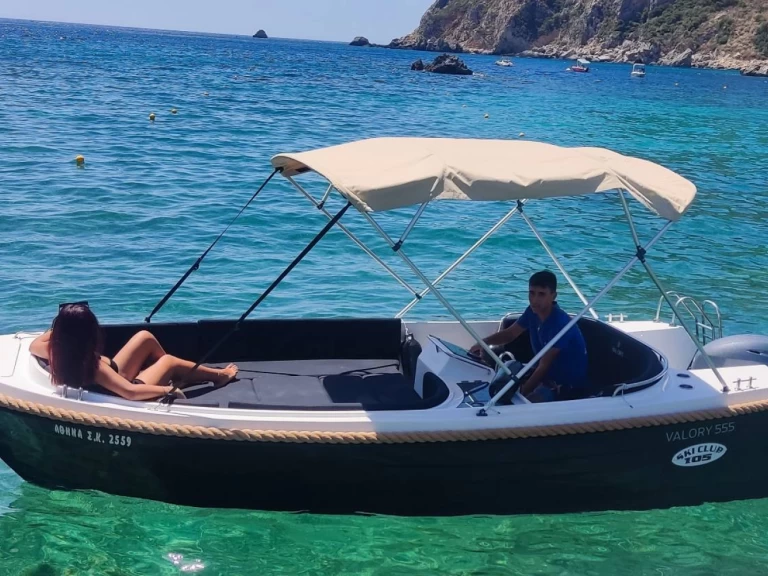 Ein Assos T-Assos mieten in Palaiokastrítsa