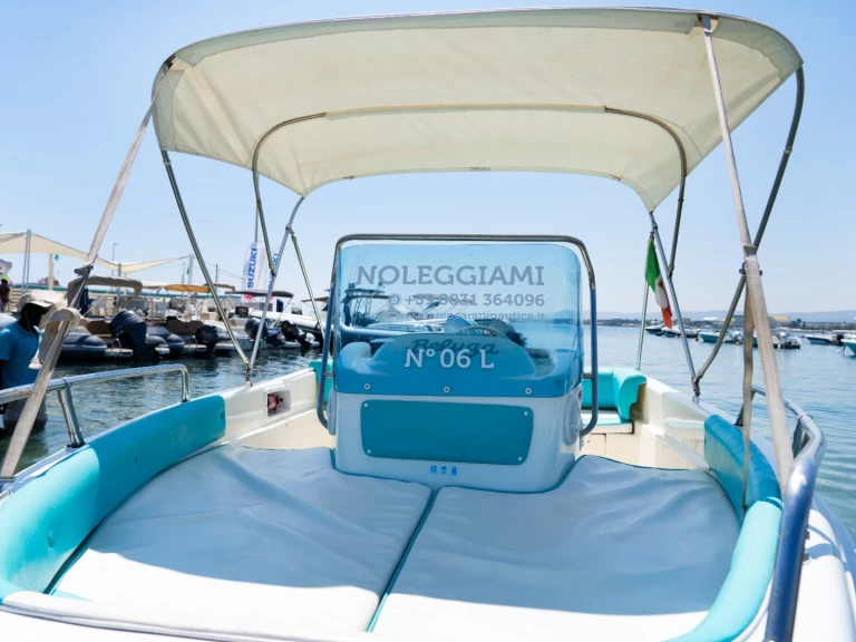 Vermietung Motorboot Coverline mit Führerschein