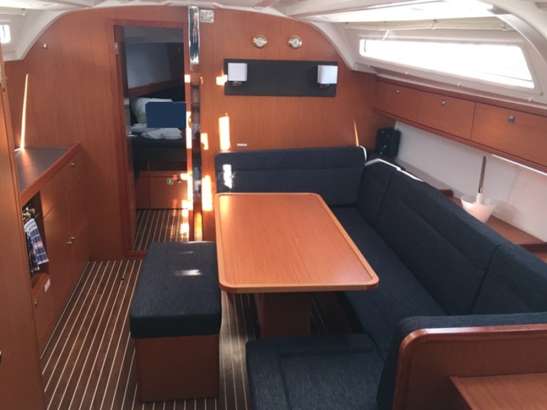 YachtCharter in Álimos - Bavaria Cruiser 41 auf SamBoat