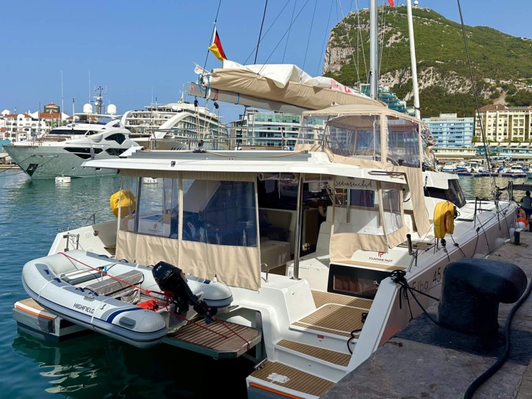 Ein Fountaine Pajot Elba 45 mieten in Pula