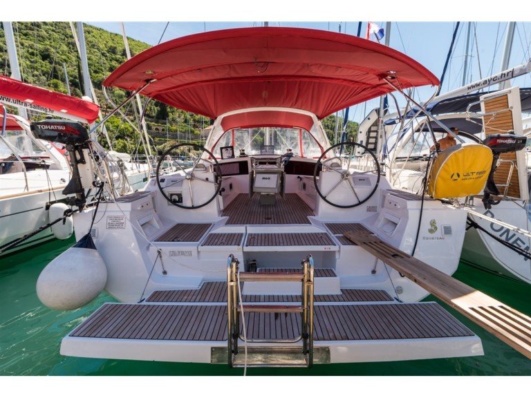 Ein Bénéteau Oceanis 48 mieten in Pomer