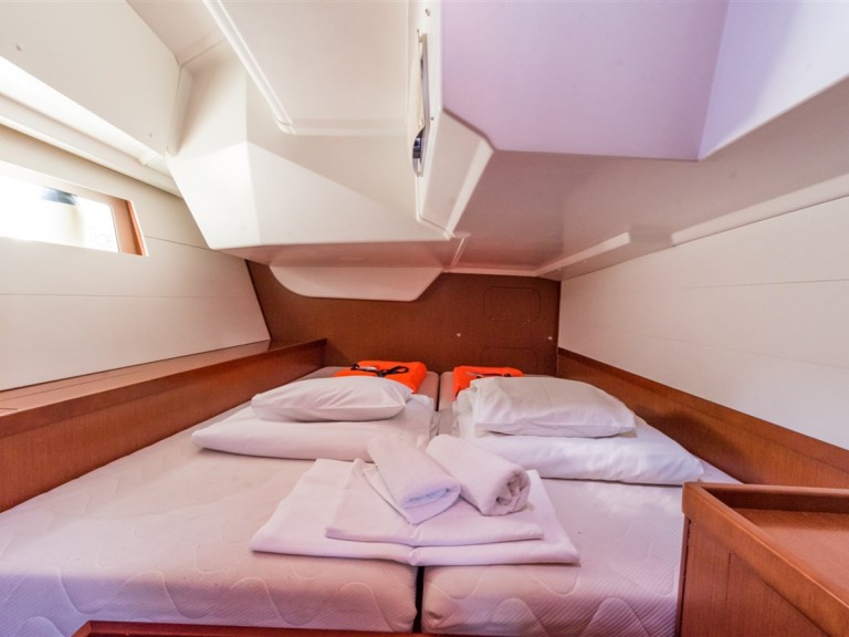 YachtCharter in Pomer - Bénéteau Oceanis 48 auf SamBoat