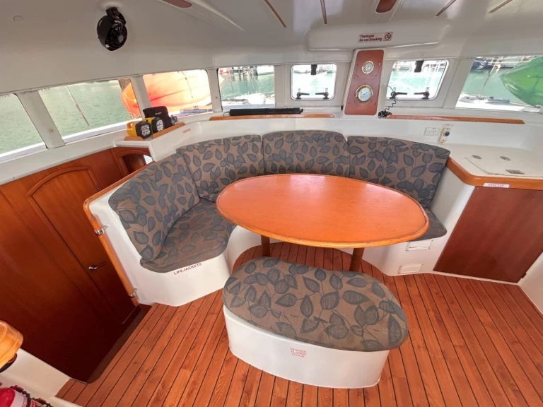 Boot mieten Airlie Beach günstig Lagoon 380