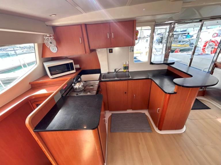 Vermietung Katamaran Leopard Catamarans / Robertson & Caine mit Führerschein