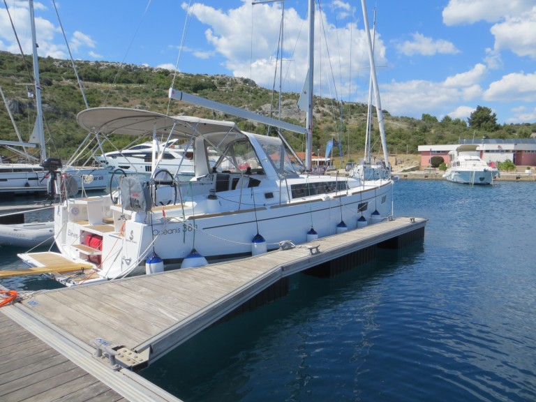 Bootsverleih Bénéteau Oceanis 38.1 Primošten Samboat