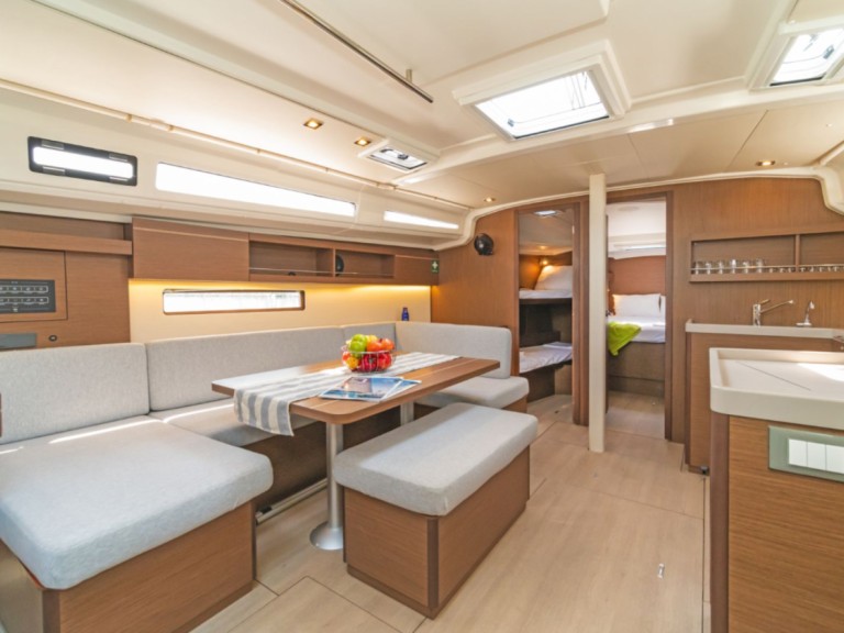 Ein Bénéteau Oceanis 40.1 mieten in Álimos