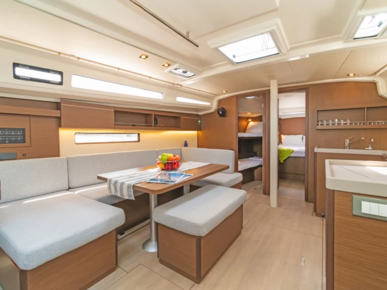 Ein Bénéteau Oceanis 40.1 mieten in Álimos