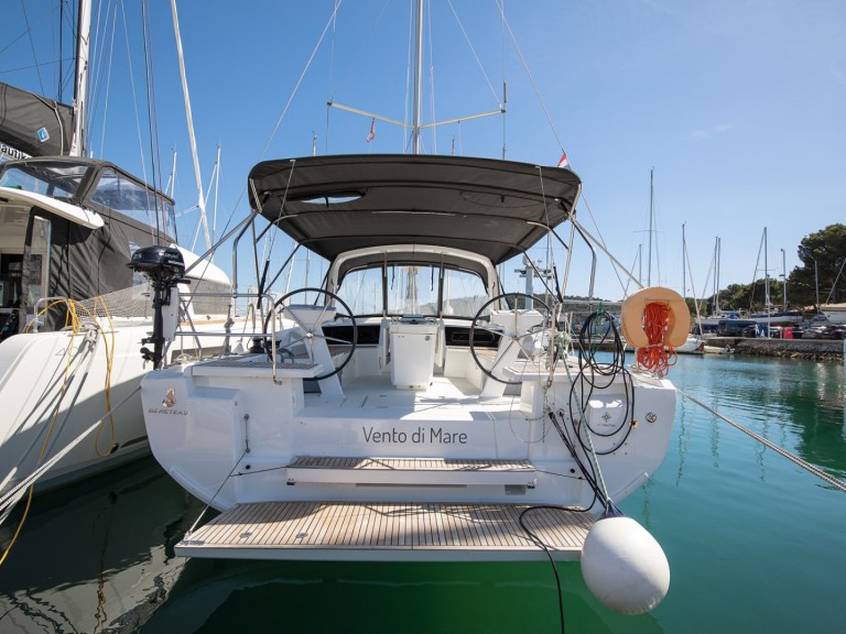 Ein Bénéteau Oceanis 46.1 mieten in Pomer
