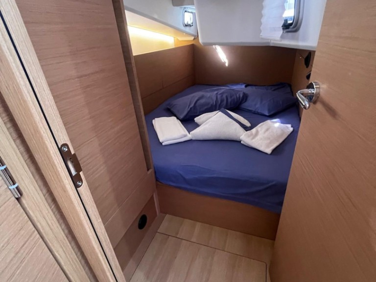 Ein Jeanneau Sun Odyssey 410 mieten in Cannigione di Arzachena