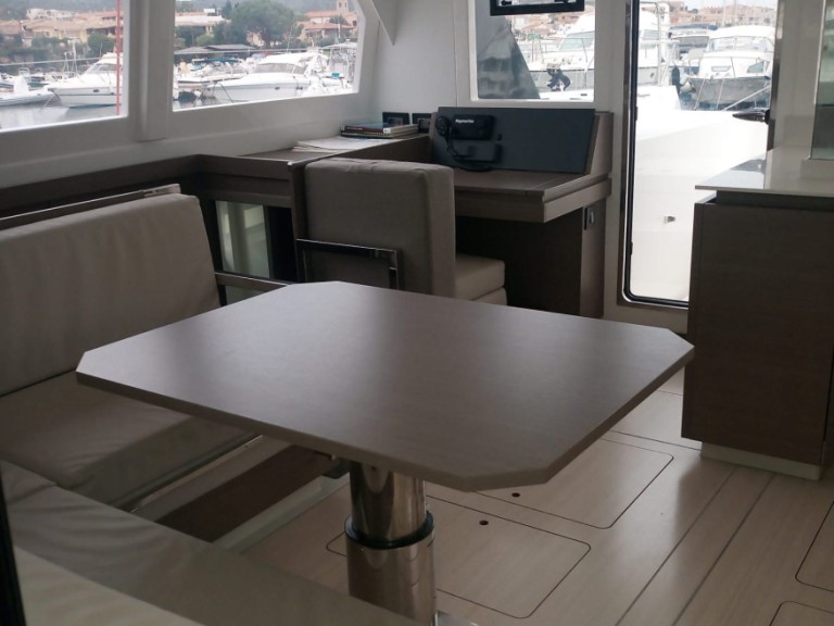 Ein Robertson and Caine Leopard 42 mieten in Cannigione di Arzachena