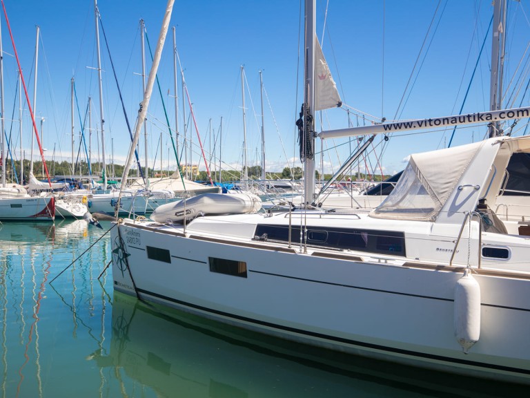 YachtCharter in Pomer - Bénéteau Oceanis 35 auf SamBoat