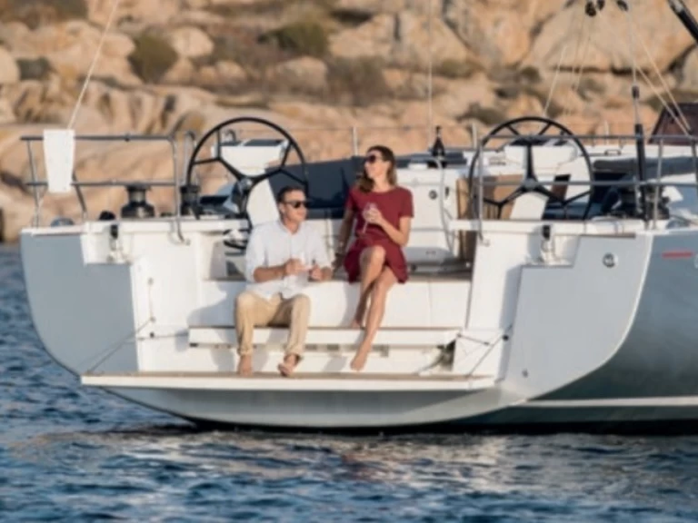 Ein Bénéteau Oceanis 51.1 mieten in Álimos