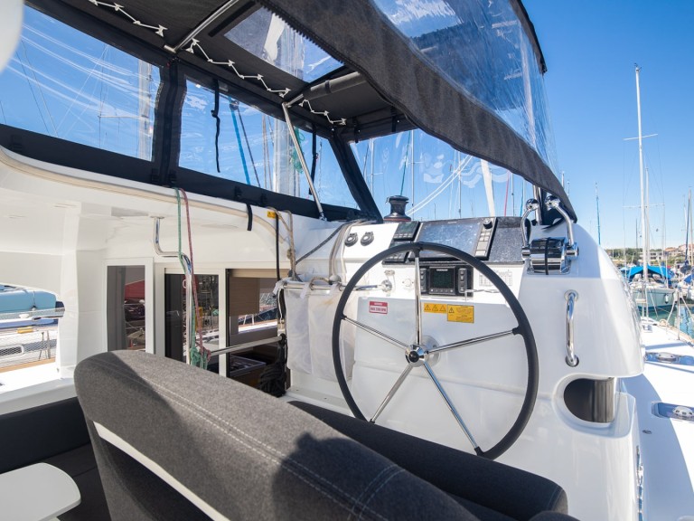 Katamaran mieten in Pomer zum besten Preis