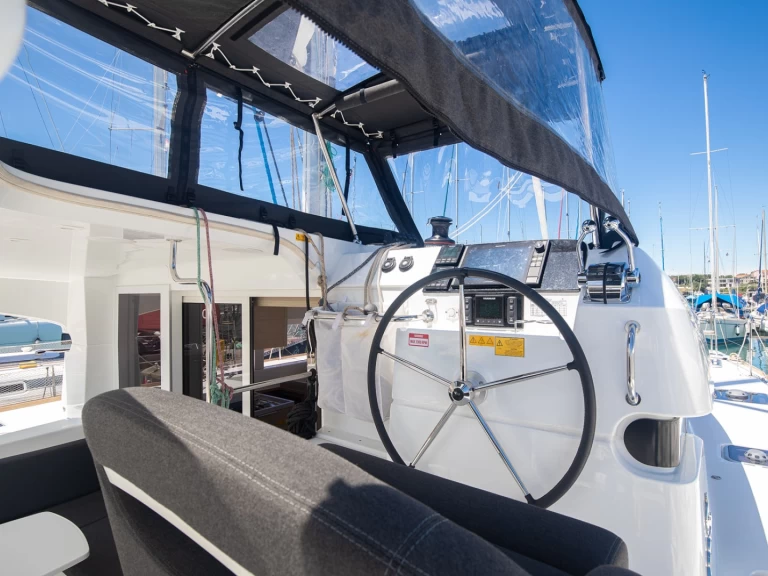 Katamaran mieten in Pomer zum besten Preis