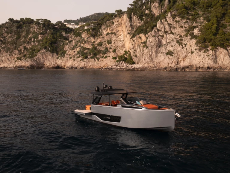 Ein Cranchi A 46 Luxury Tender mieten in Sorrent