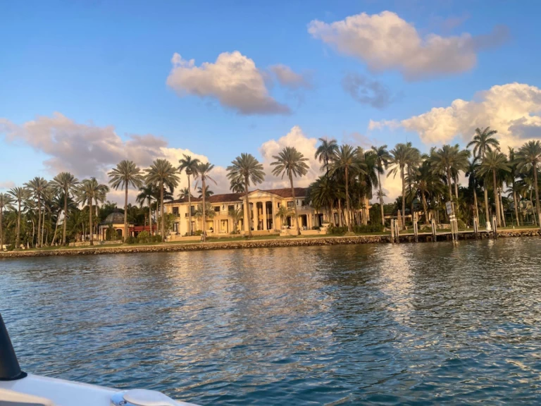 YachtCharter in Miami - Sea Ray Sea Ray 270 Sundeck Outboard auf SamBoat