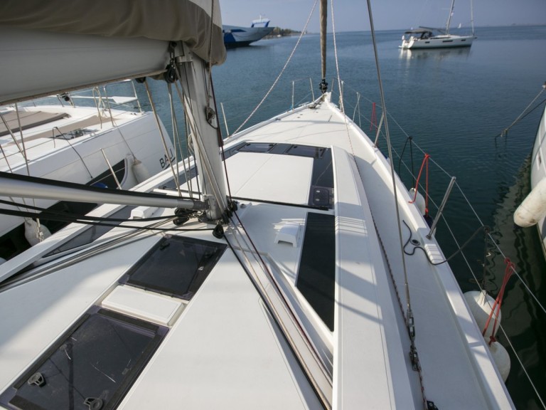 Ein Bénéteau Oceanis 46.1 mieten in Álimos