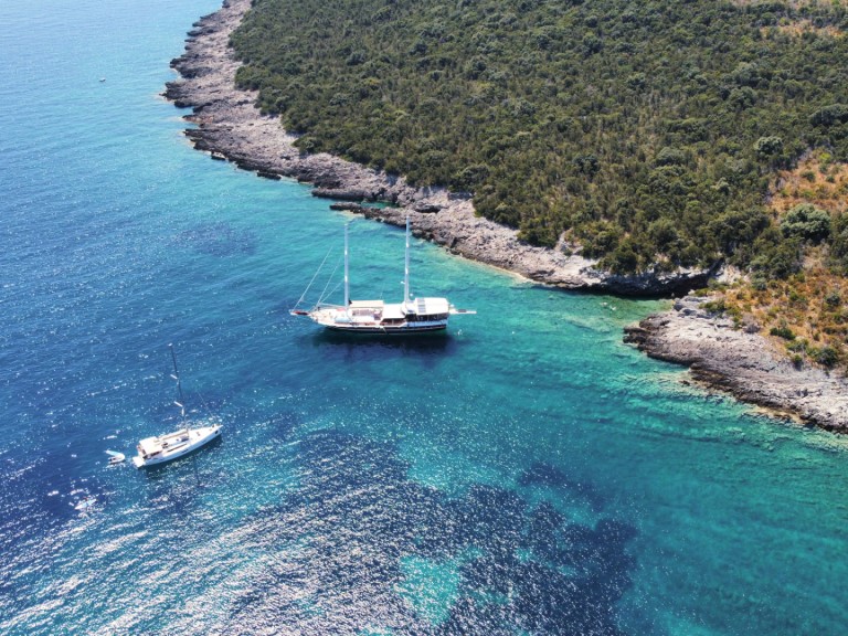 Custom Made Sadri Usta 1 mieten Tivat